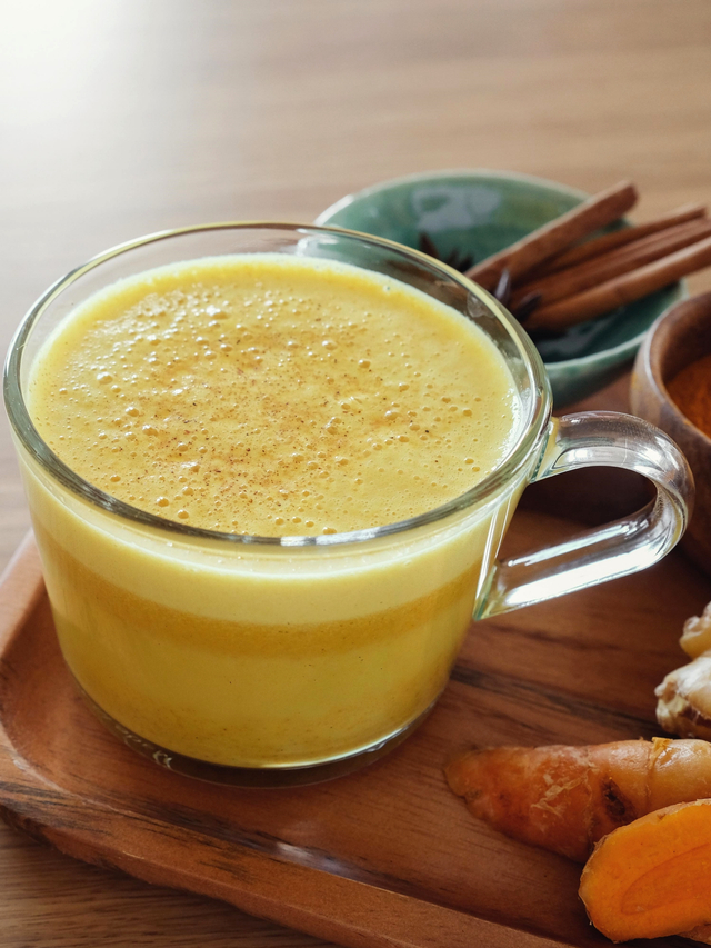 Moon milk- Golden tumeric milk. Foto: Shutter Stock