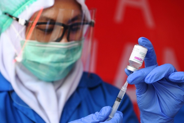 Cara Ikut Vaksinasi COVID-19 untuk ART yang Tak Punya KTP DKI. Foto: Hafidz Mubarak A/Antara Foto