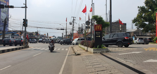 Suasana gerai McD di Bojongsari, Kota Depok, pada Kamis (10/6) siang.  Foto: Dok. Istimewa