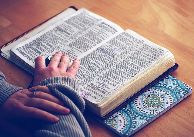 Ilustrasi Ayat Alkitab. (Foto: https://pixabay.com)