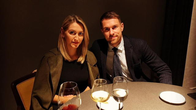 Kebersamaan Aaron Ramsey dan sang istri, Collen Rowland. (Foto: Instagram @aaronramsey)
