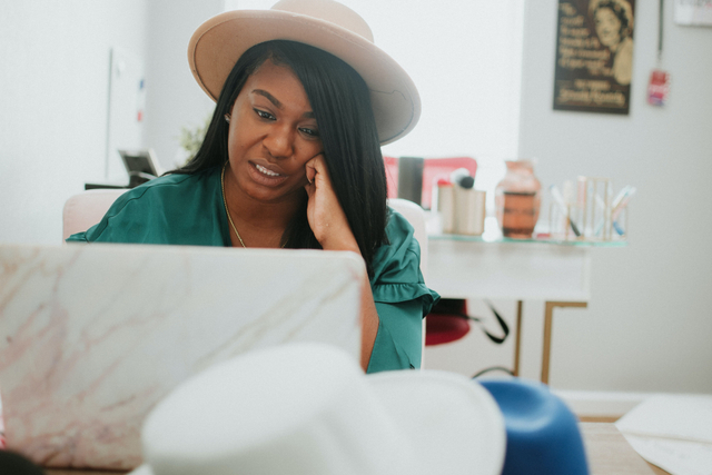 Ilustrasi bekerja dengan rumus Excel untuk mengetahui data yang sama (Foto: Brandy Kennedy via Unsplash)