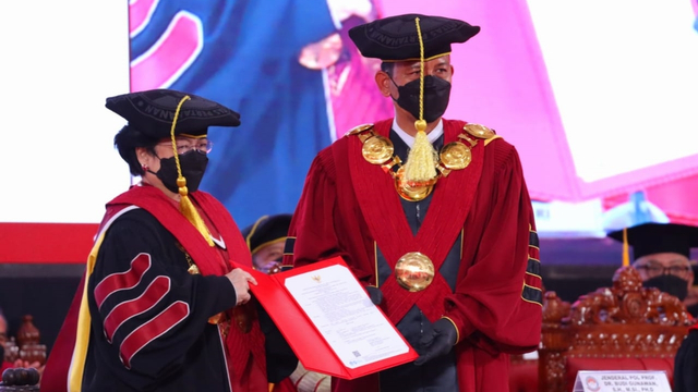 Penganugerahan gelar Profesor Megawati di Universitas Pertahanan. Foto: PDIP