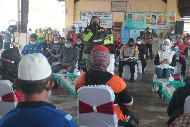 Wali Kota Tegal, Dedy Yon Supriyono smenyampaikan beberapa usulan bantuan untuk para pelaku ekonomi perikanan saat menerima kunjungan Komisi IV DPR RI bersama Kementerian Kelautan dan Perikanan (KKP).