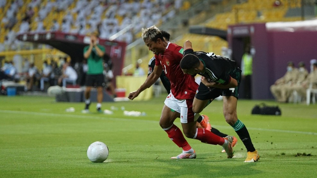 Pemain Timnas Indonesia, Kushedya Hari Yudho saat melawan Uni Emirat Arab dalam laga Kualifikasi Piala Dunia 2022, Jumat (11/6). Foto: Dok: PSSI