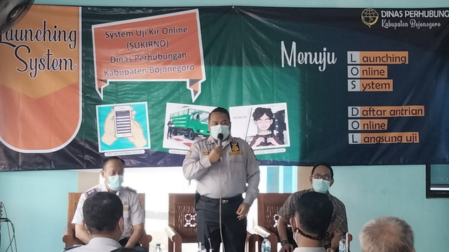 Kepala Dinas Perhubungan Kabupaten Bojonegoro Andik Sujdarwo, saat luncurkan aplikasi Sistem Uji Kir Online (SUKIRNO). Sabtu (12/06/2021) (foto: dan/beritabojonegoro)