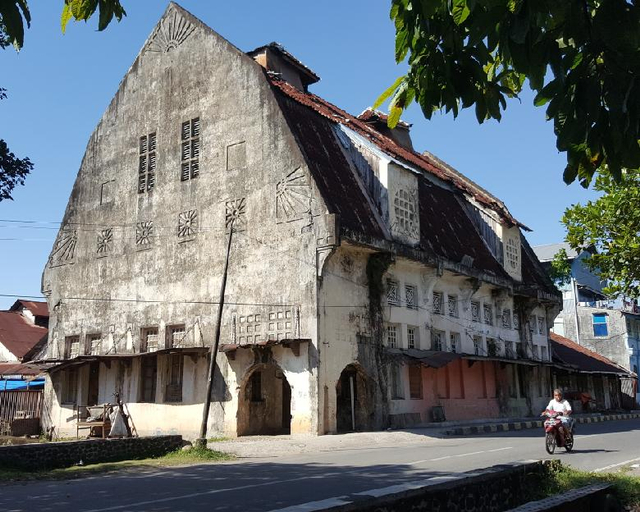 Salah satu bangunan yang ada di kawasan Kota Tua Padang. Foto: istimewa