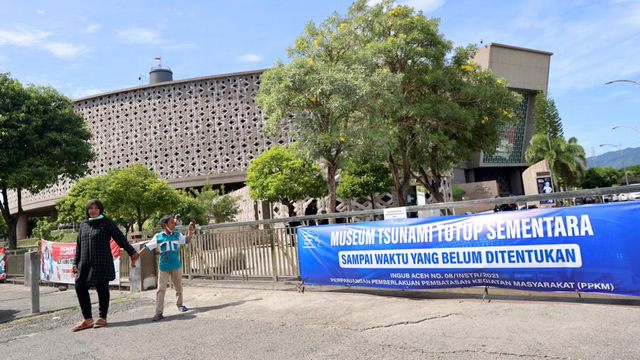 Museum Tsunami di Banda Aceh ditutup sementara sampai waktu yang belum ditentukan karena meningkatnya kasus COVID-19 di Aceh, Rabu (9/6/2021). Foto: Suparta/acehkini