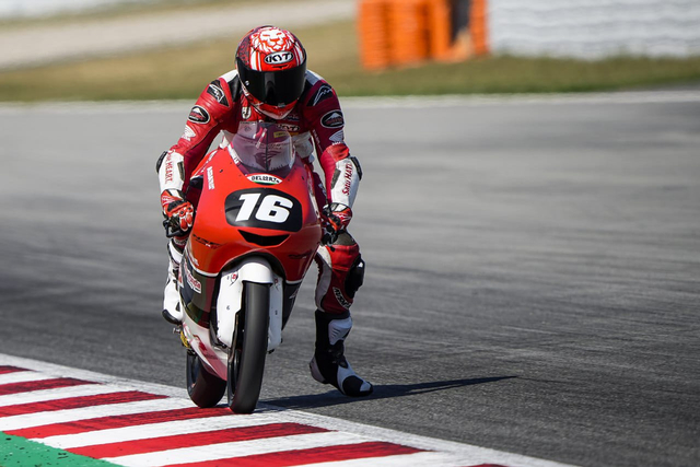 Pebalap Indonesia, Mario Suryo Aji, di balapan CEV Moto3 2021 dengan nomor balap 16. Foto: Dok AHM