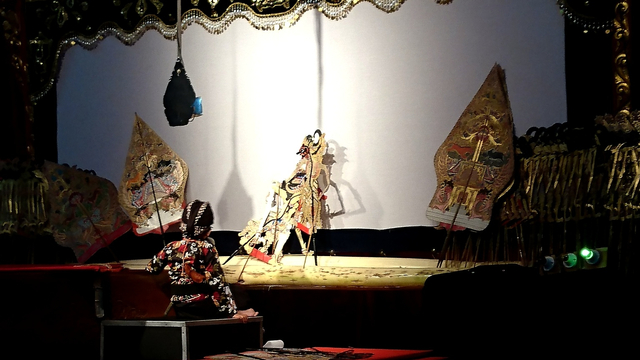 Dalang cilik saat beraksi di Festival Dalang Cilik UNY. Foto: Widi Erha Pradana