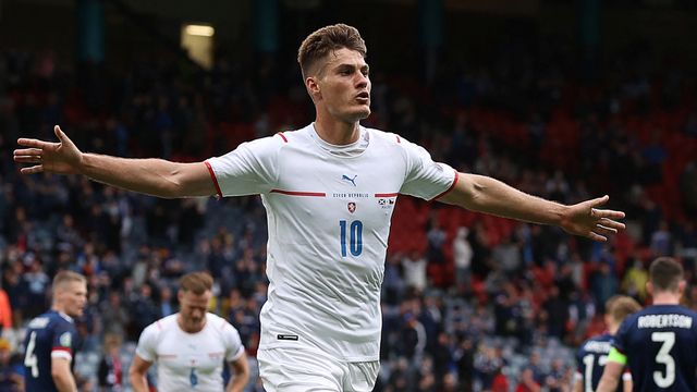 Pemain Republik Ceko Patrik Schick usai mencetak gol saat pertandingan EURO 2020 antara Skotlandia vs Republik Ceko, di Hampden Park di Glasgow, Senin (14/6). Foto: LEE SMITH/POOL/AFP