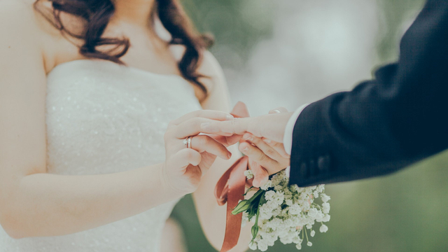 Ilustrasi arti mimpi menikah dengan orang yang tidak dikenal. (Dok. Unsplash/Jeremy Wong Weddings)