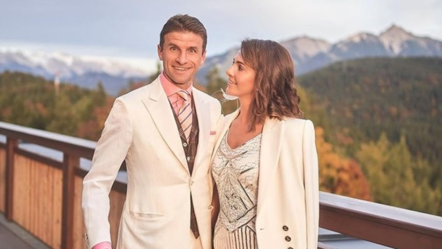Potret kebahagiaan Thomas Mueller dan istrinya, Lisa Trede. (Foto: Instagram lisa.mueller.official)