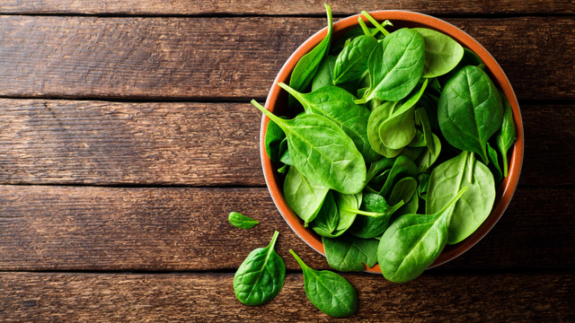 Ilustrasi bayam. Foto: Shutter Stock