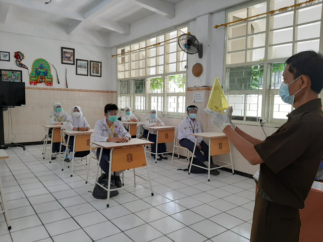 Simulasi pembelajaran tatap muka di Surabaya. Foto-foto: Amanah Nur Asiah/Basra