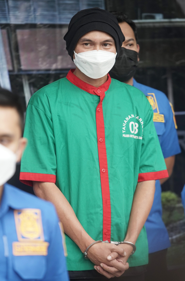 Tersangka Erdian Aji Prihartanto alias Anji dihadirkan saat rilis penyalahgunaan narkoba di Polres Jakarta Barat, Jakarta, Rabu, (16/6).  Foto: Ronny