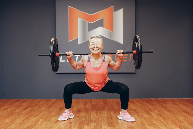 Takishima Mika, Instruktur Fitness Berusia 90 Tahun Foto: Facebook/Tran Thi Loi