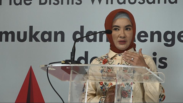 Dirut Pertamina Nicke Widyawati memberikan sambutan di acara Pertamina Muda Seed & Scale Up. Foto: Dok. Pertamina