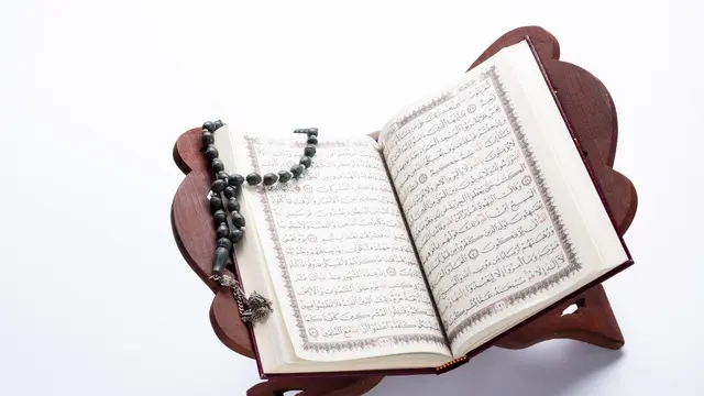 Ilustrasi asbabun nuzul surat Al Maun. Sumber: Freepik