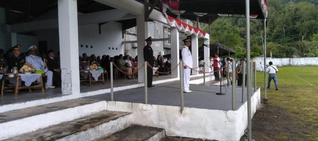 Wakil Bupati Sangihe Helmud Hontong menjadi Inspektur Upacara (Irup) pada upacara Hari Ulang Tahun (HUT) Kabupaten Kepulauan Sangihe ke-594. Sumber: sangihekab.go.id