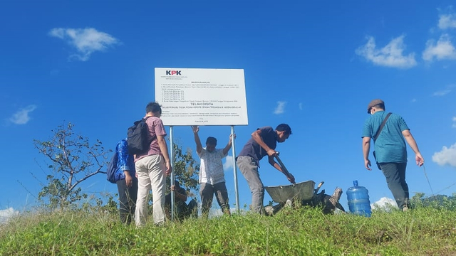 KPK pasangi plang sejumlah aset di Sulawesi Selatan terkait kasus Nurdin Abdullah. Foto: KPK