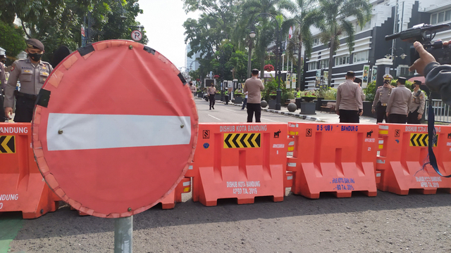 Penutupan Ruas Jalan di Kota Bandung pada Akhir Pekan. Foto: Rachmadi Rasyad/kumparan