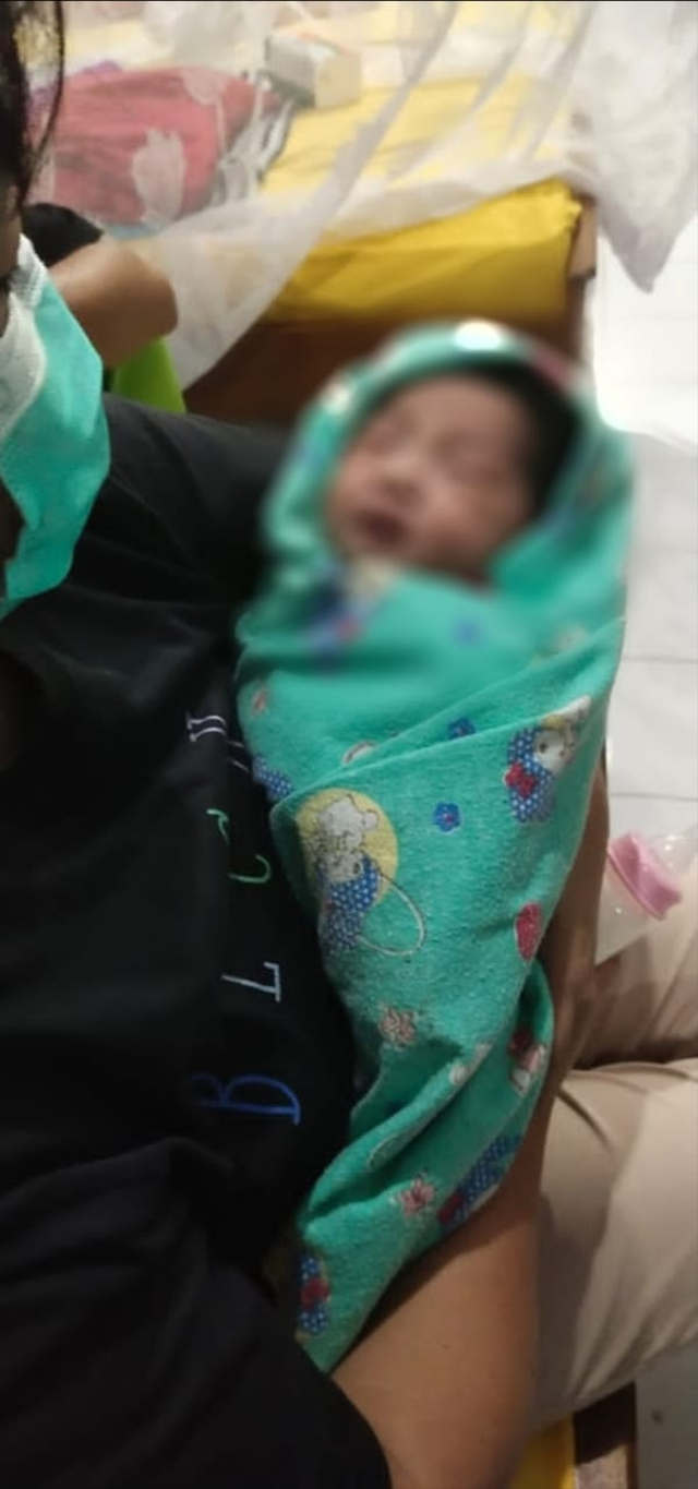 Bayi malang yang dibuang ibunya di Panti Asuhan Harapan Baru, Konawe, Sulawesi Tenggara. Foto: Dok Polisi.