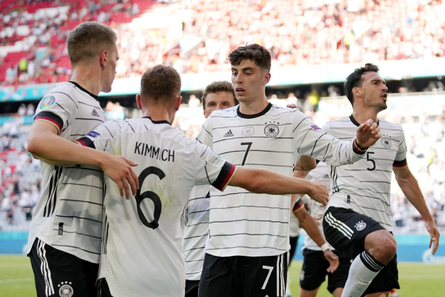 Selebrasi pemain Jerman usai mencetak gol ke gawang Portugal pada pertandingan lanjutan Grup F Euro 2020 di Allianz Arena, Muenchen, Jerman.
 Foto: Matthias Schrader/REUTERS
