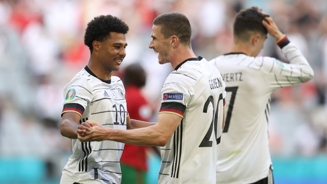 Selebrasi pemain Jerman Robin Gosens usai mencetak gol ke gawang Portugal pada pertandingan lanjutan Grup F Euro 2020 di Allianz Arena, Muenchen, Jerman. Foto: Alexander Hassenstein/Pool/REUTERS