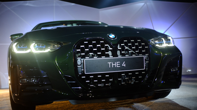 Desain Twin Kidney Grille super besar di BMW Seri 4. Foto: Bangkit Jaya Putra/kumparan