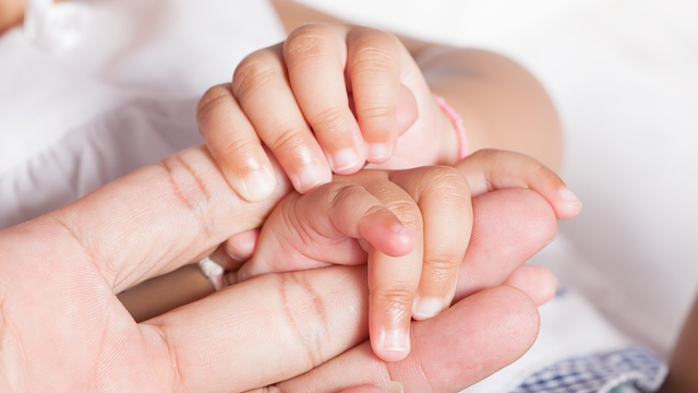 Jumlah jari bayi perlu diperiksa segera setelah bayi lahir Foto: Shutterstock
