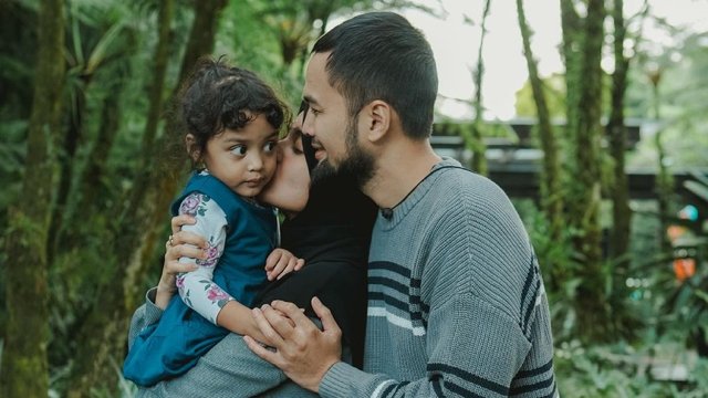Keluarga Shireen Sungkar dan Teuku Wisnu. Foto: Instagram/@shireensungkar