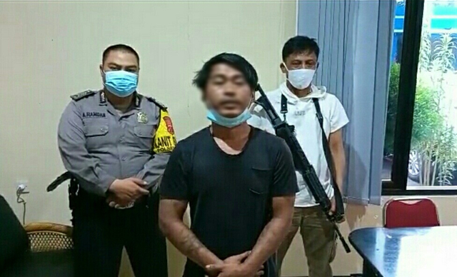AS, pembuat video tak percaya adanya COVID-19 yang viral diamankan petugas Polres Kuningan. (Istimewa)