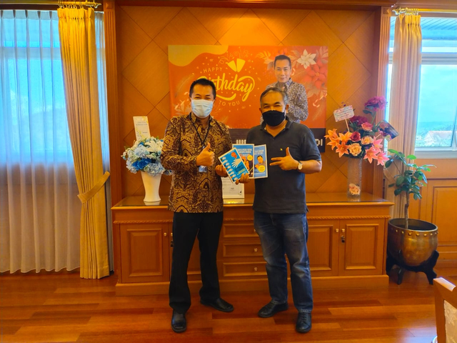 Aqua Dwipayana bersama Kakanwil VII BCA, Weminto Suryadi, di ruang kerja Weminto, pada Rabu siang, 16 Juni 2021 lalu. Foto: dok