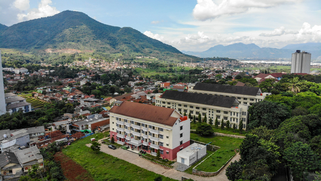 Foto udara Asrama PUPR yang berada di kompleks Kampus Unpad Jatinangor, Kabupaten Sumedang, Jawa Barat, Selasa (22/6/2021). Foto: Raisan Al Farisi/Antara Foto