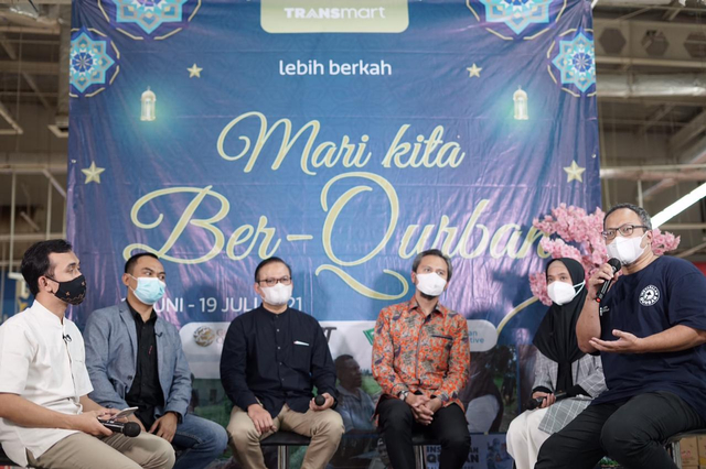 Sejumlah perwakilan dari tiga lembaga Dompet Dhuafa, Global Qurban dan Human Initiative berkomitmen kerjasama dengan Transmart Carrefour, pada (Kamis, 17/06/2021) Sumber Dompet Dhuafa.
