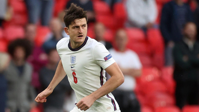 Pemain Inggris Harry Maguire beraksi saat pertandingan melawan Republik Ceko di Stadion Wembley, London, Inggris, Selasa (22/6). Foto: Pool via REUTERS/Carl Recine 