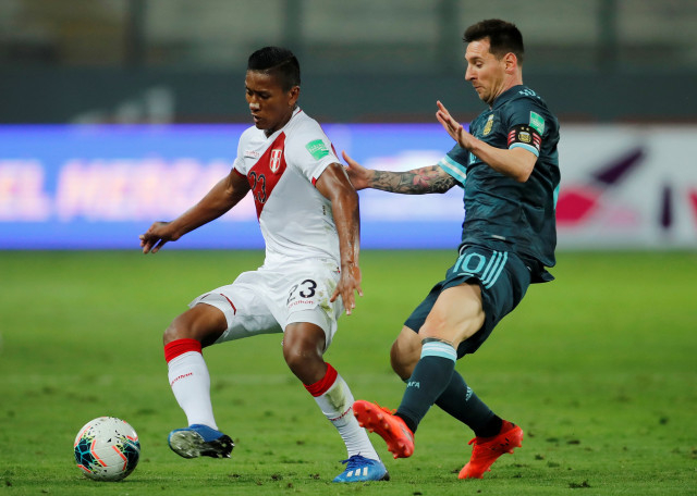 Pertandingan Kualifikasi Amerika Selatan untuk Piala Dunia FIFA 2022 antara Peru vs Argentina di Estadio Nacional, Lima, Peru. Foto: Sebastian Castaneda /Reuters