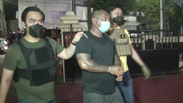 Proses penangkapan pelaku pen di Mangga Besar, Jakarta Barat. Foto: Humas Polres Metro Jakarta Barat