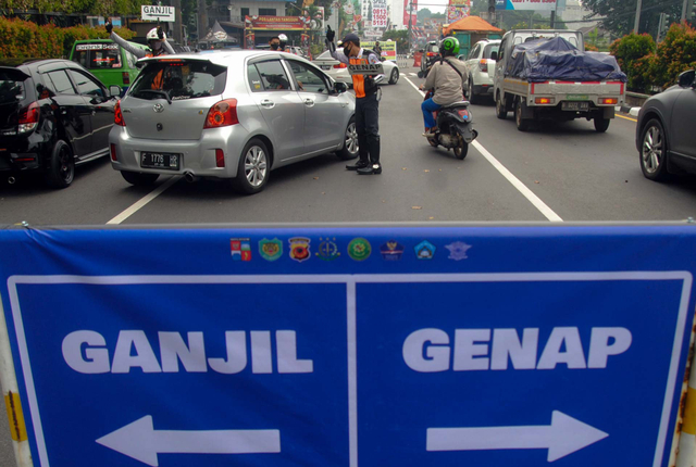 Ilustrasi sistem ganjil genap. Foto: Arif Firmansyah/ANTARA FOTO