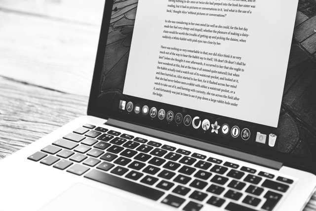 Ilustrasi surat pengalaman kerja bahasa Inggris. Sumber: unsplash.com