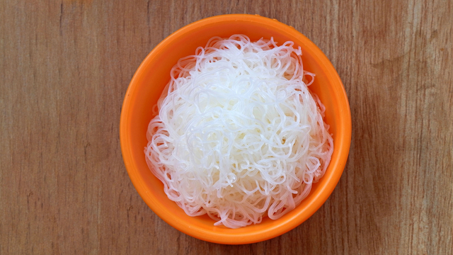 Bihun untuk MPASI Bayi, Boleh Enggak Sih? Foto: Shutter Stock