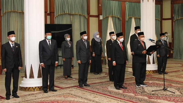 Proses pelantikan sejumlah pejabat di lingkungan Pemprov Kepri. Foto: Ismail/kepripedia.com