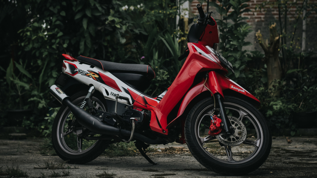 Yamaha F1ZR 2001  , Sumber : pribadi