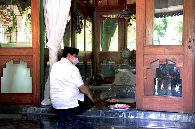 Airlangga Hartarto Nyekar di Astana Oetara | Sumber: dok. airlanggahartarto
