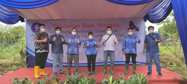 Peletakan Batu Pertama Broiler Closed House Charoen Pokphand Foundation Indonesia (CPFI) bersama dengan Fakultas Peternakan (Fapet) IPB University dok istimewa