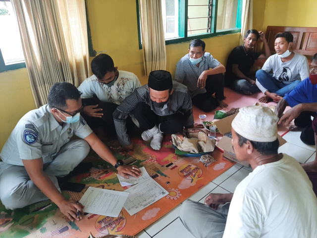 Pendataan santunan bagi korban kecelakaan beruntun oleh PT Jasa Raharja. Foto: Dok. PT Jasa Raharja
