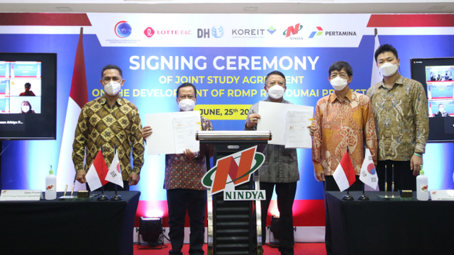 MoU PT Nindya Karya (Persero), PT Pertamina (Persero), dan tiga perusahaan asal Korea Selatan. Foto: Nindya Karya