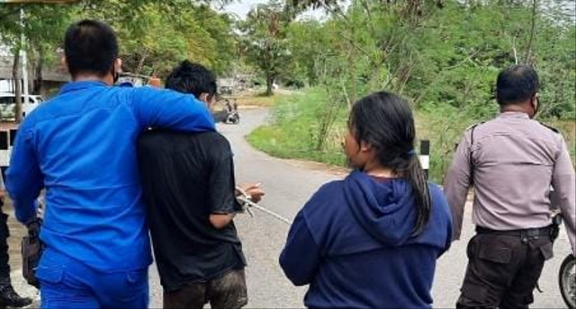 Pelaku saat diamankan pihak polisi, kini kasus tersebut berakhir damai.