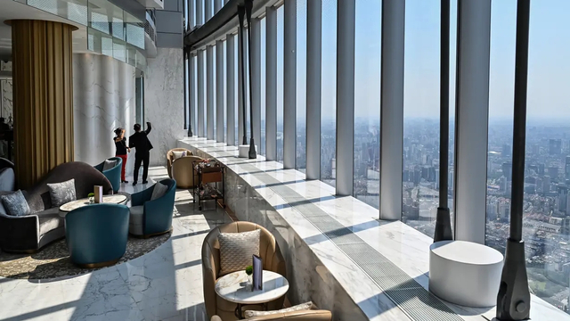 J-Hotel Shanghai Tower di China. Foto: AFP/Hector RETAMAL
